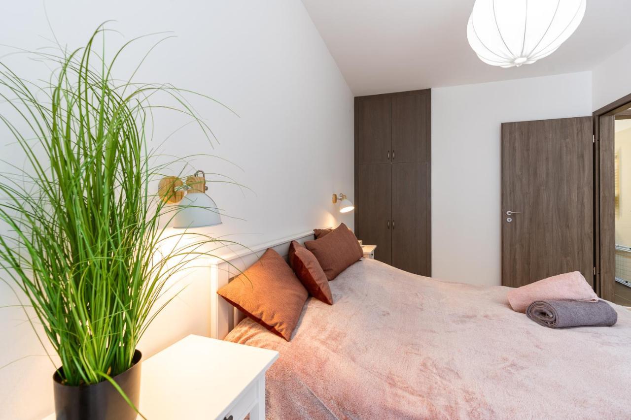 Modern & Newly Built Apartment With Private Garage Budapest Exterior photo